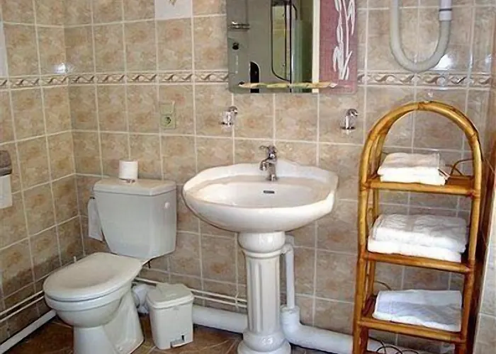 ホテル Logis Restaurant Metropole